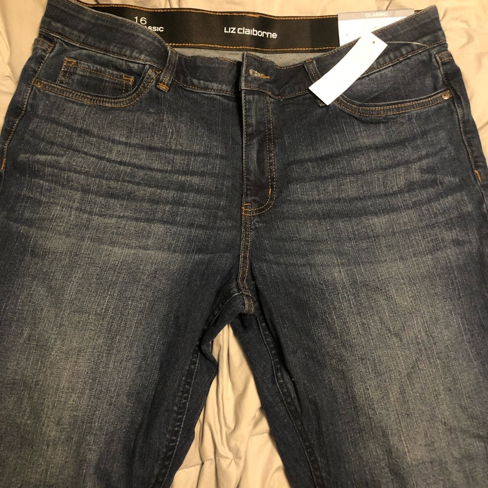 Liz Claiborne size 16 skinny jeans with flexi fit. NWT